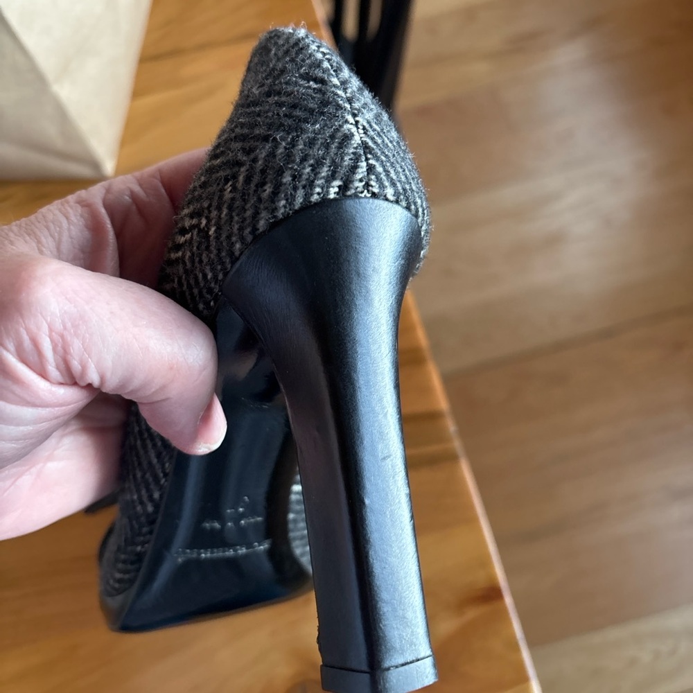 Authentic Burberry Women's Black and Gray Herringbone Heels EU 37/US 6.5-7 - Picture 8 of 11